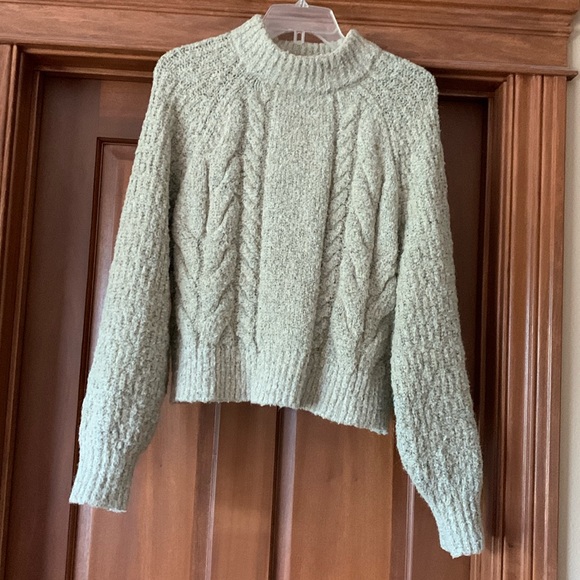 Universal Thread Sweaters - Tan/gray cropped sweater. Size small. Universal Threads